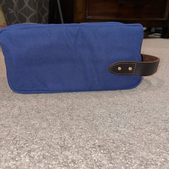 Men’s Essential Travel Toiletry Bag - Picture 3 of 8